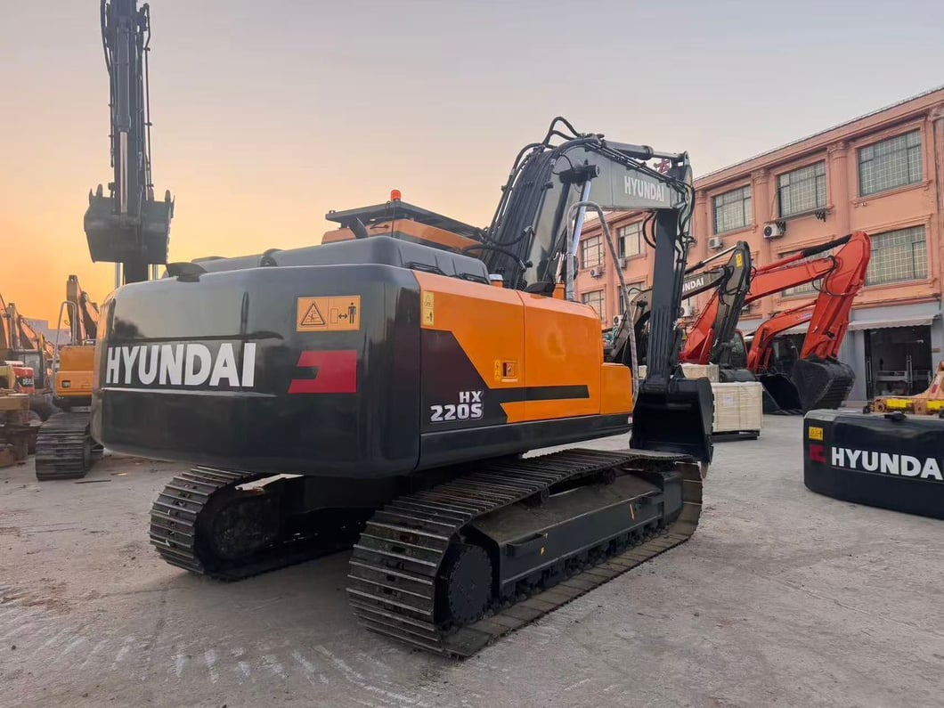 2022 Hyundai R220LC-9S Crawler Excavator