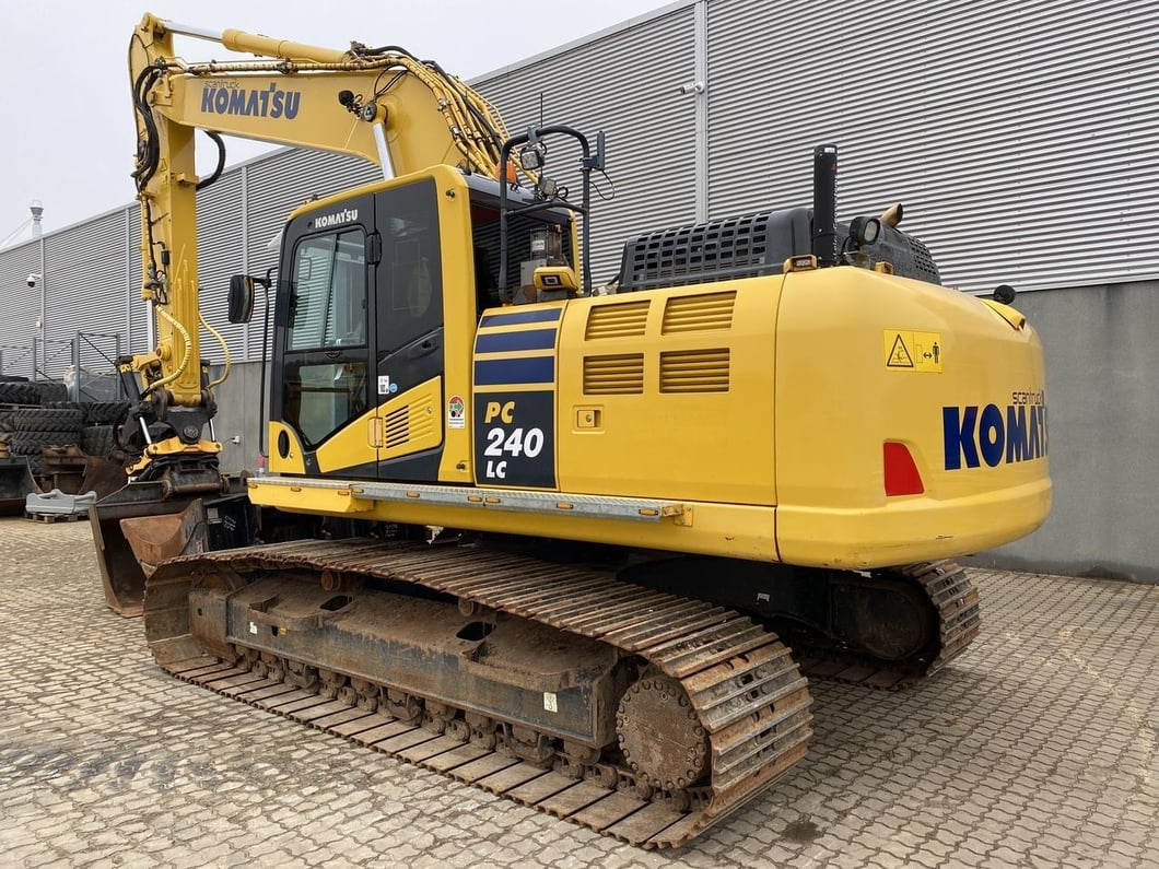 2021 Komatsu PC240LC-11 Crawler Excavator