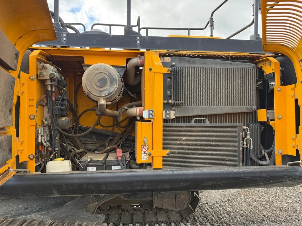 2016 JCB JS220LC Crawler Excavator