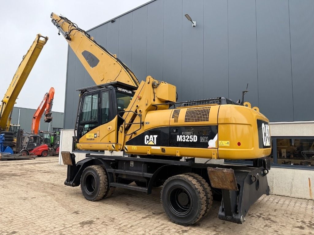 2008 Caterpillar 325D Material Handler