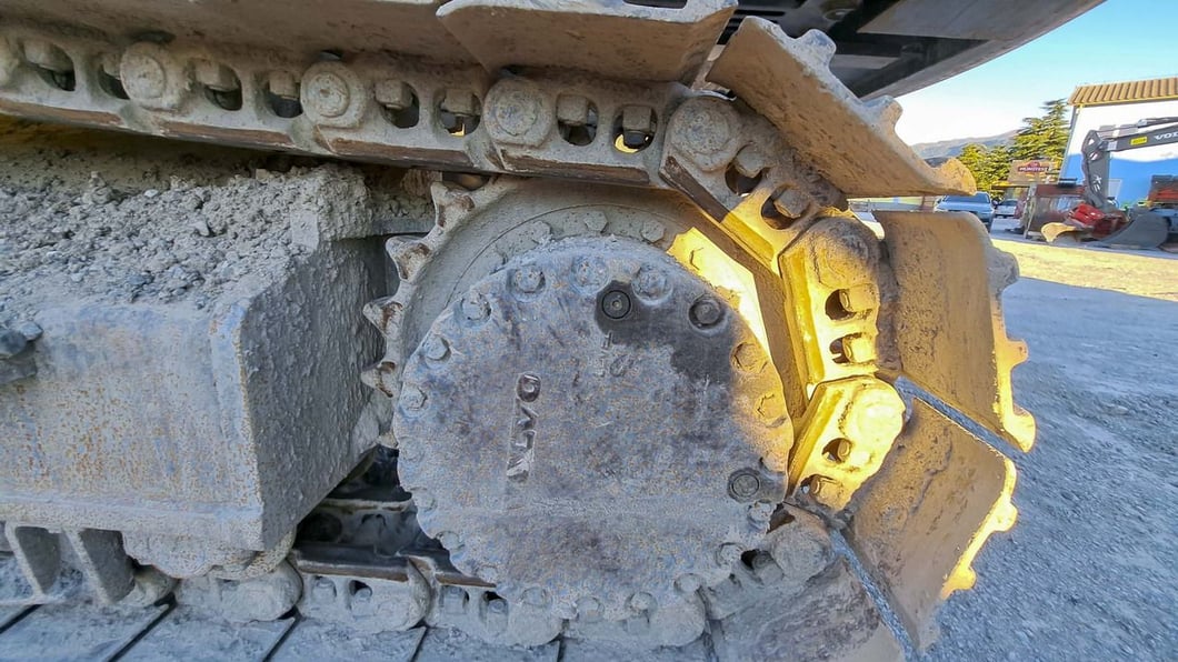 2015 Volvo EC220E Crawler Excavator