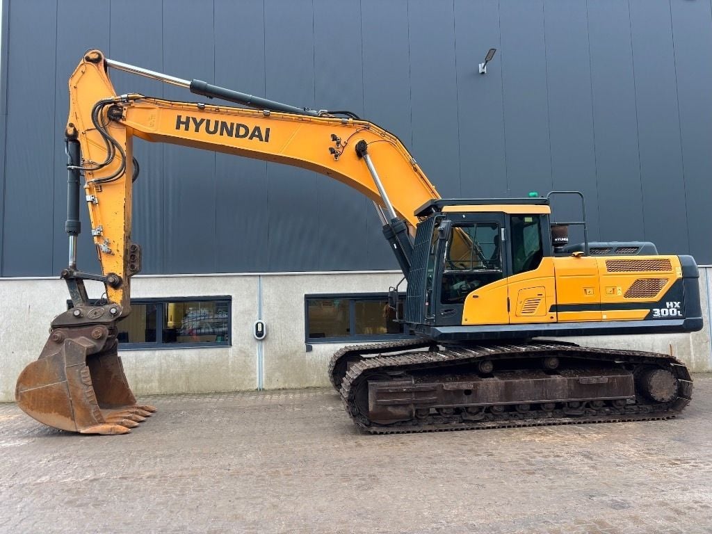 2019 Hyundai HX300L Crawler Excavator