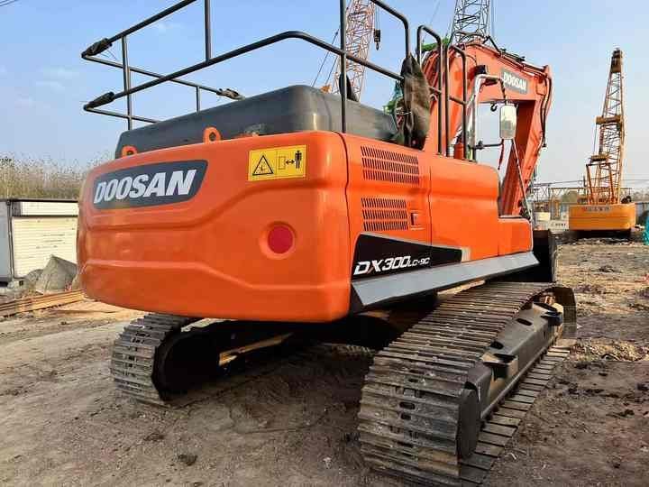 2020 Doosan DX300 Crawler Excavator