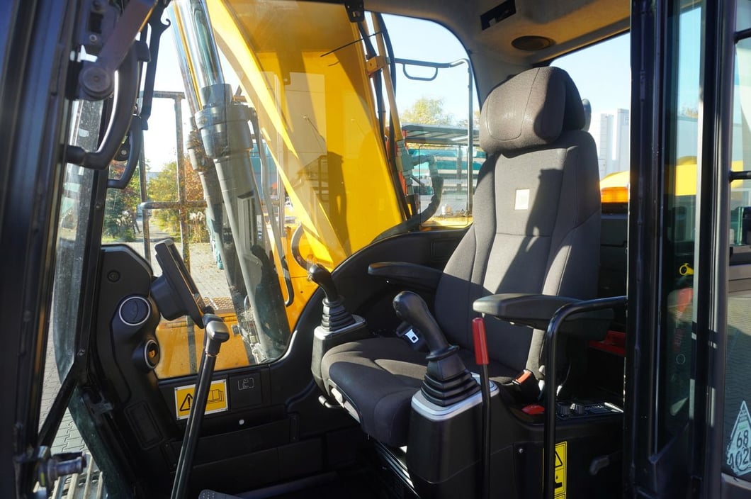 2016 JCB JS145LC Crawler Excavator