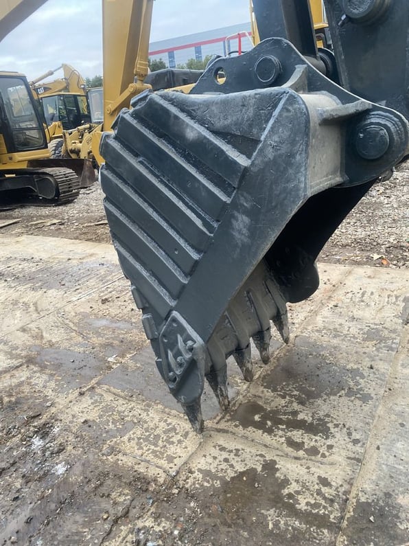 2018 Hyundai R220LC-9S Crawler Excavator
