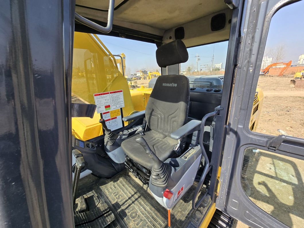 2024 Komatsu PC220-8 Crawler Excavator