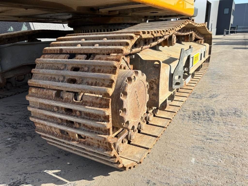 2021 Liebherr R945 Crawler Excavator