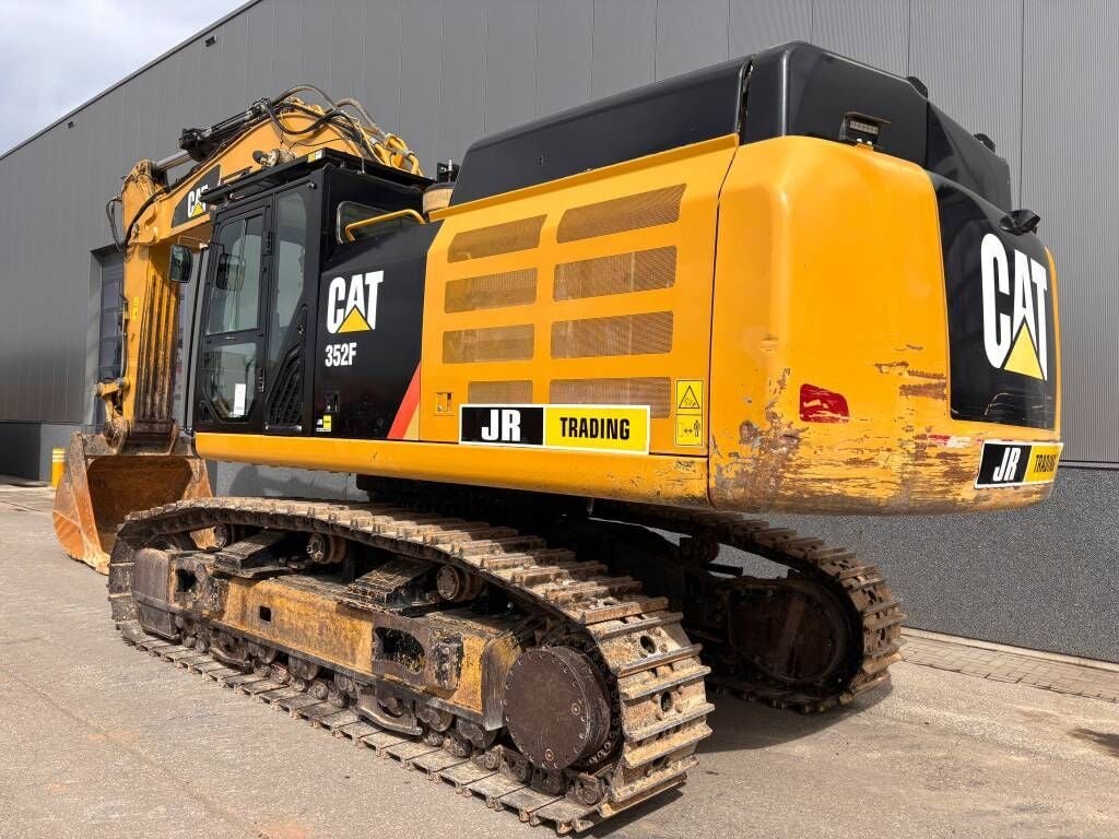 2017 Caterpillar 352F Crawler Excavator