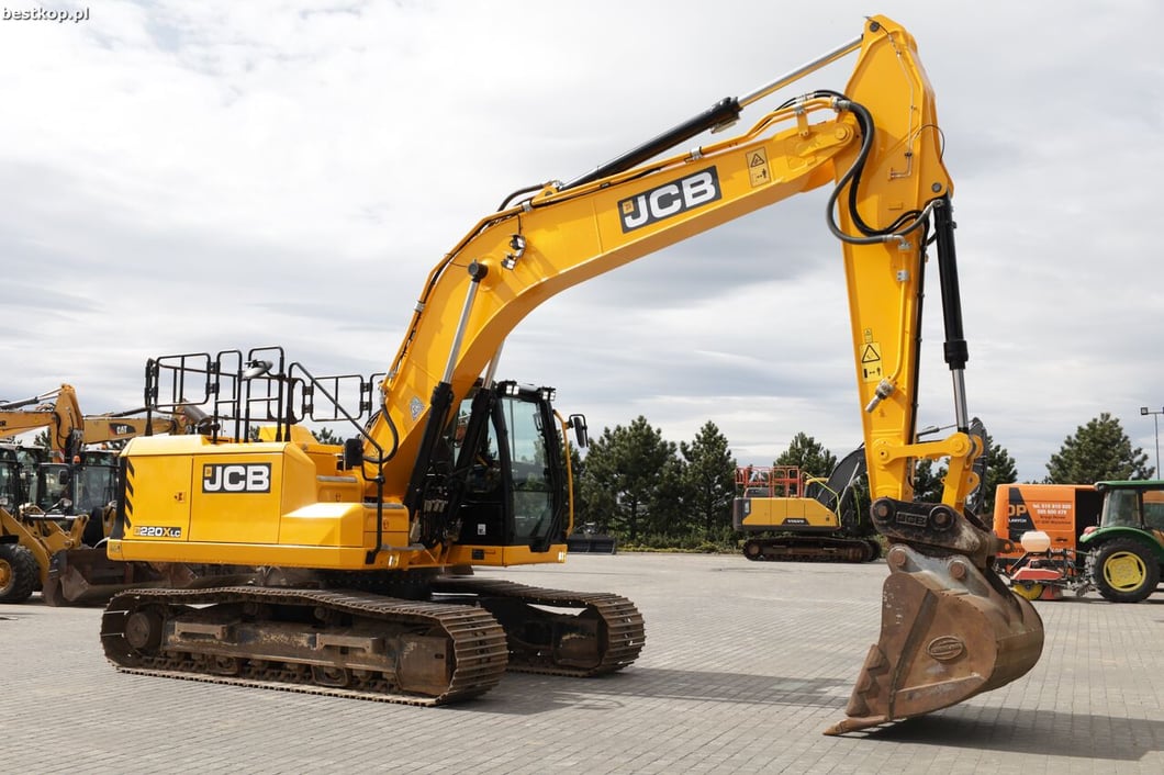 2022 JCB 220X Crawler Excavator