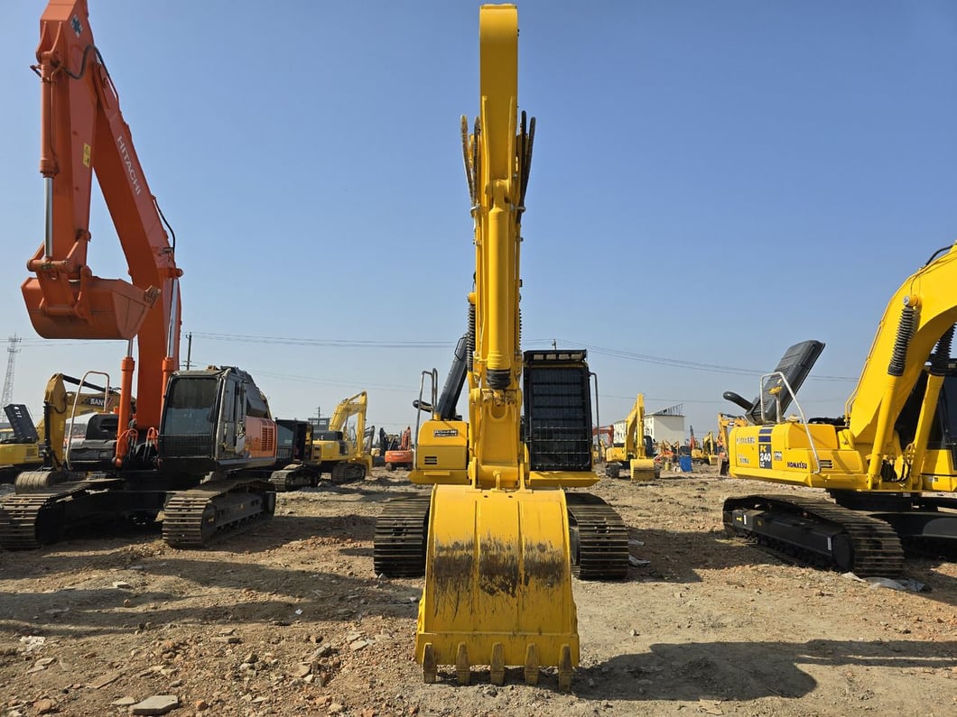 2025 Komatsu PC240-8 Crawler Excavator