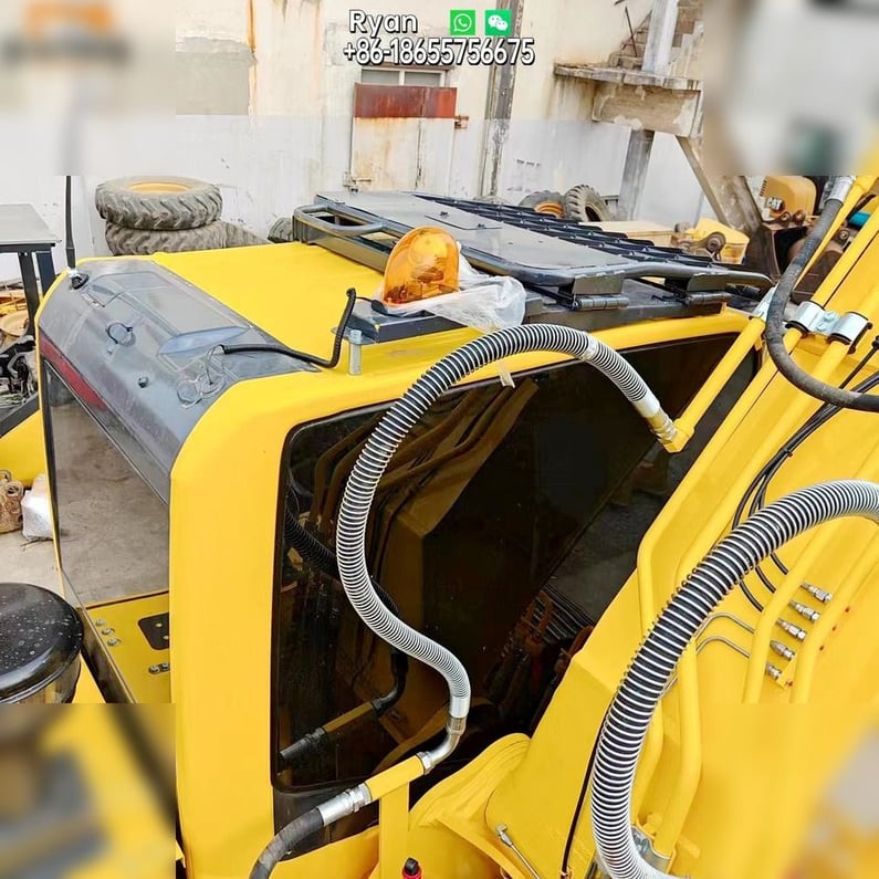 2022 Komatsu PC220-8 Crawler Excavator
