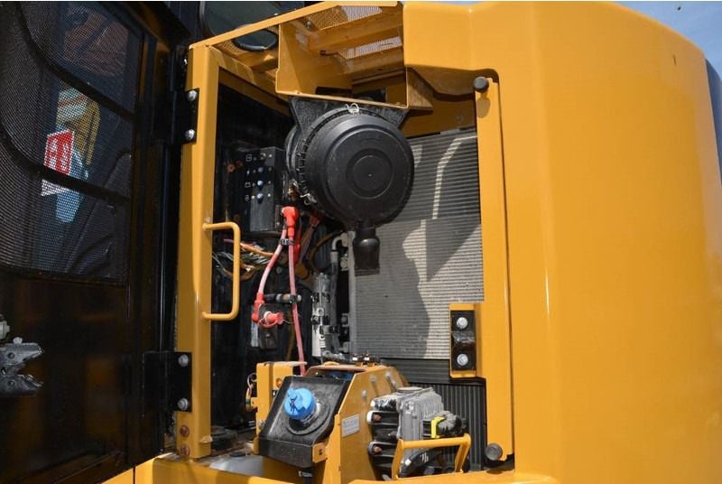 2016 Caterpillar 325FL Crawler Excavator