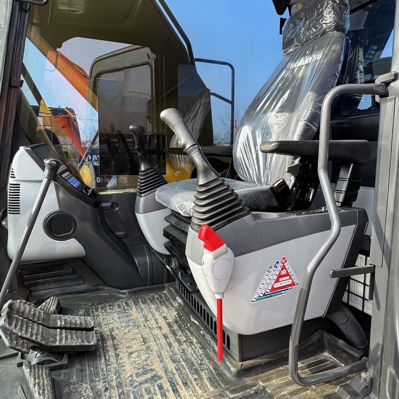 2023 Komatsu PC220-8 Crawler Excavator