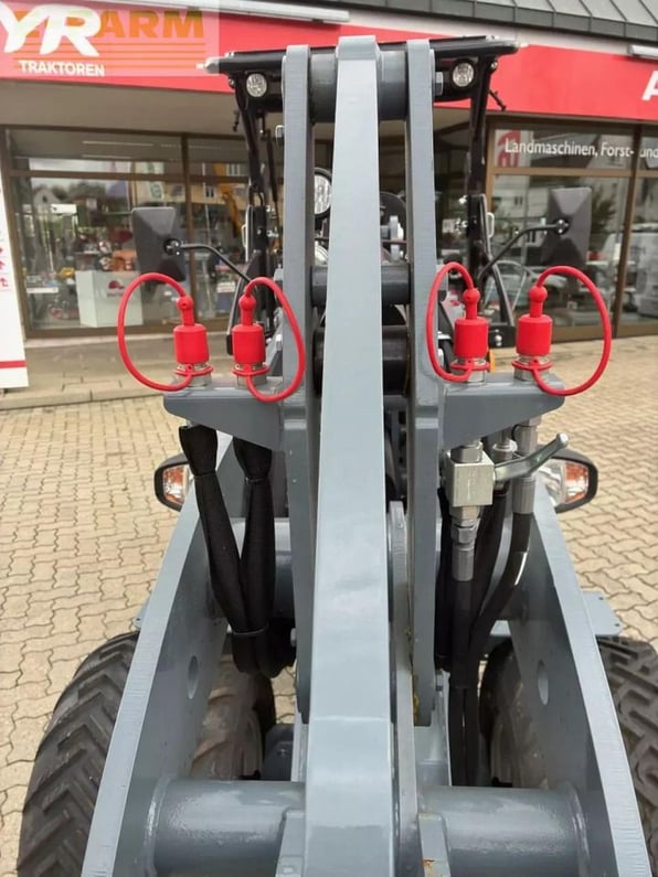 New Giant G2500 HD Mini Excavator