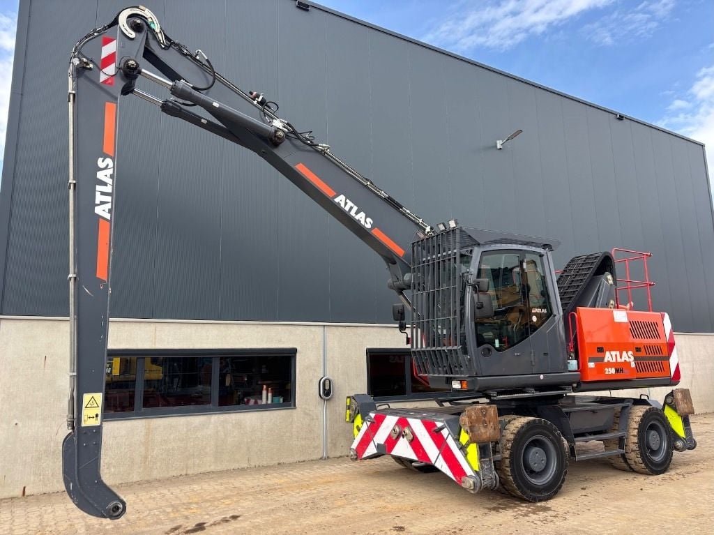 2020 Atlas 250MH Material Handler