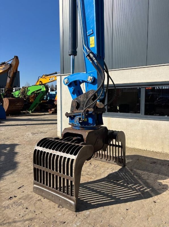 2022 Fuchs MHL320F Material Handler