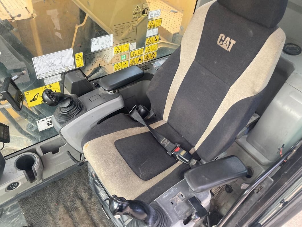 2018 Caterpillar 325FL Crawler Excavator