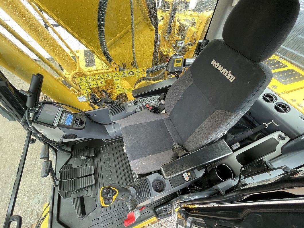 2019 Komatsu PC240LC-11 Crawler Excavator