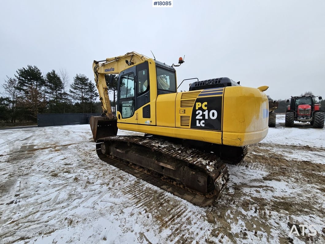 2011 Komatsu PC210LC-8 Crawler Excavator