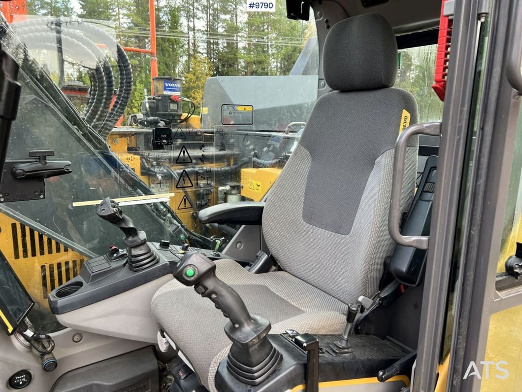 2017 Volvo ECR145EL Crawler Excavator