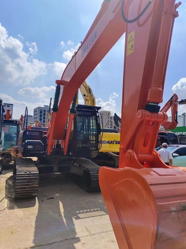 2021 Hitachi ZX200 Gąsienicowa koparka