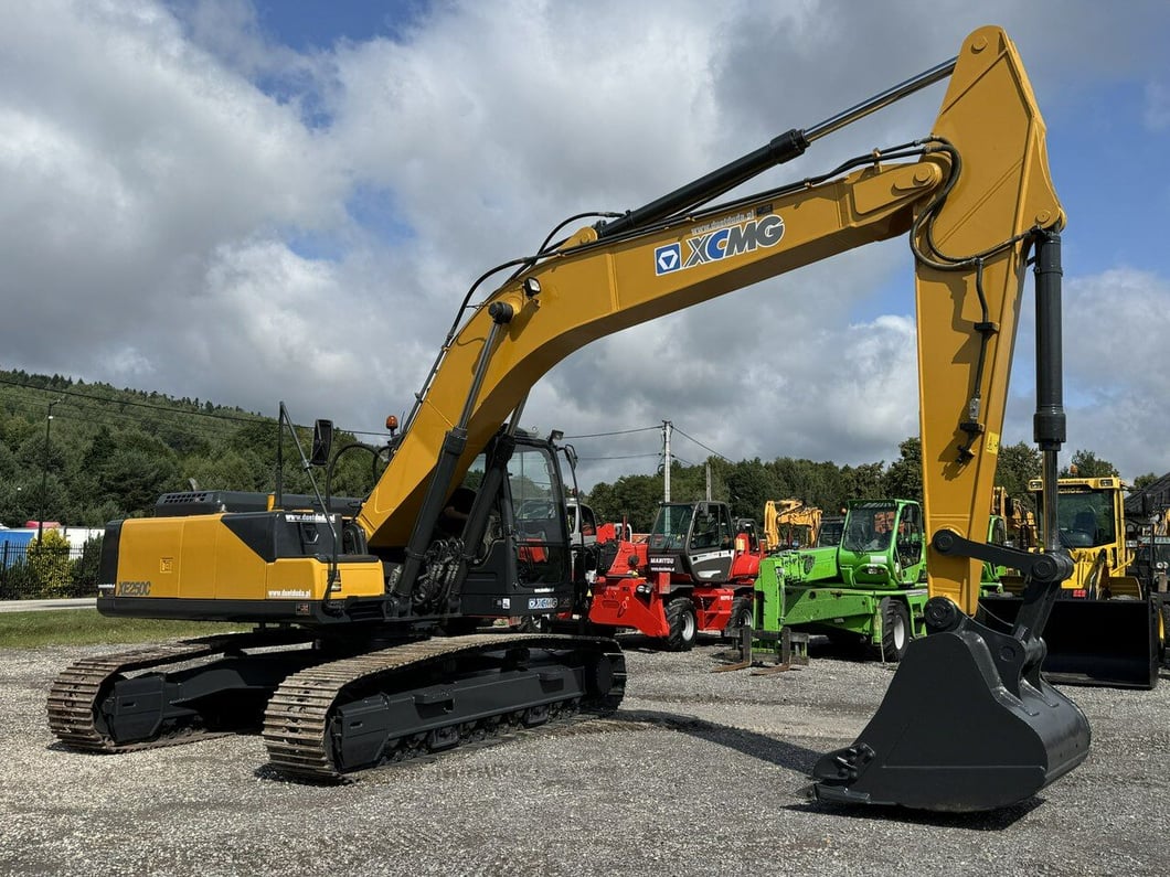 2018 XCMG XE 250C Crawler Excavator