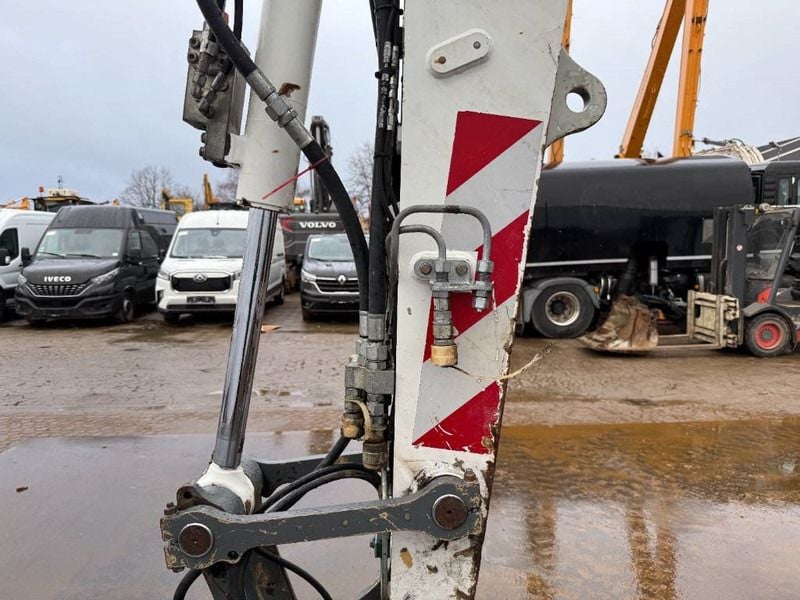 Liebherr A 309 – Hammer Lines / Quick Coupler (2011)