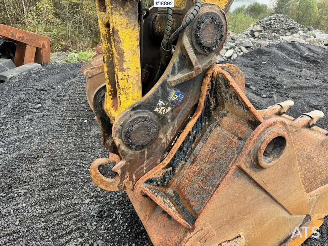 2001 Komatsu PC240LC-6K Crawler Excavator