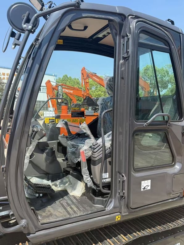 2025 Hitachi ZX60