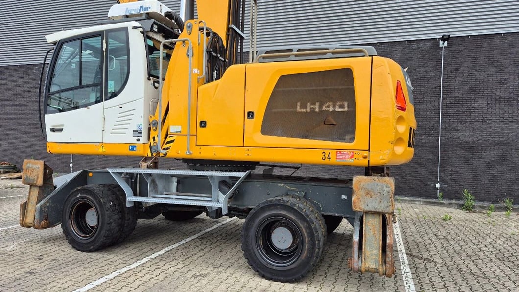 2017 Liebherr LH40 M Material Handler