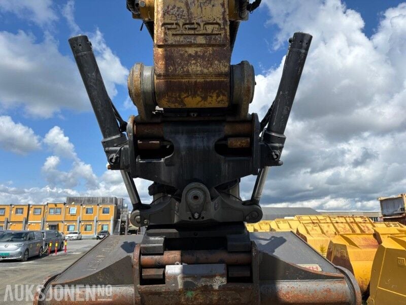 2018 Caterpillar 330F Crawler Excavator
