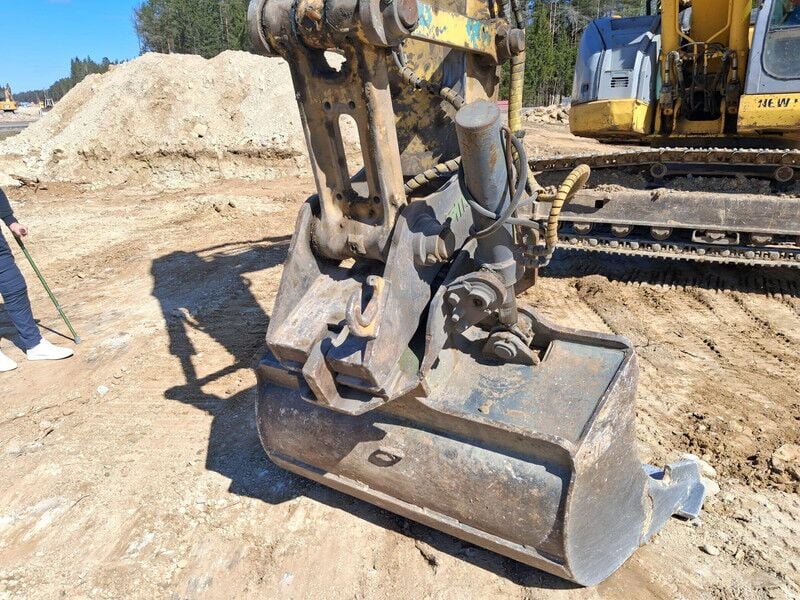 2009 New Holland E235BSR-2 Crawler Excavator