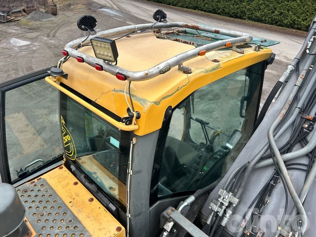 2011 Volvo EC250DL Crawler Excavator