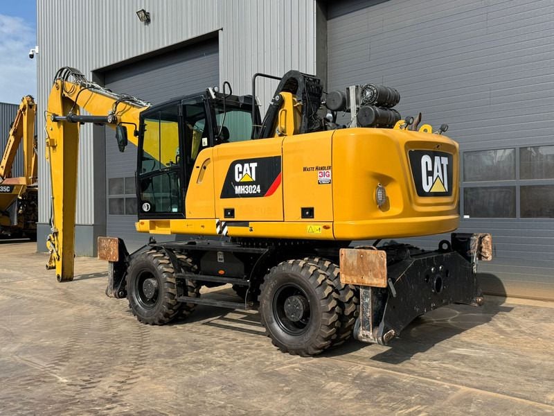 2019 Caterpillar MH3024 Material Handler