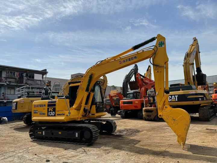 2018 Komatsu PC220-8 Crawler Excavator