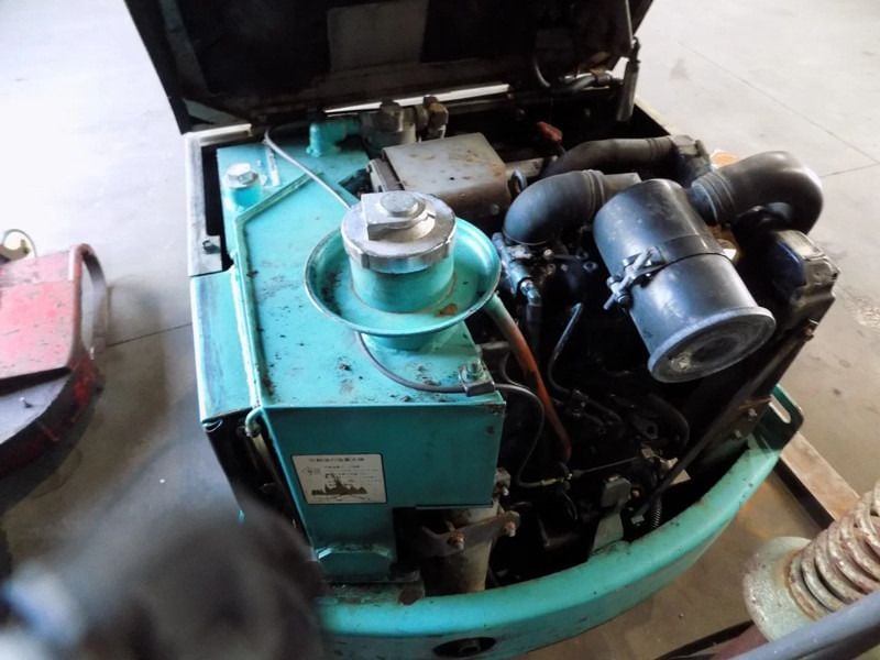 IHI Minigraver 2 Cillinder Motor Diesel.