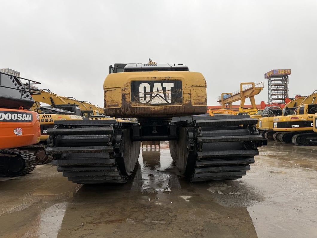 2021 Caterpillar 320D Amphibious Excavator