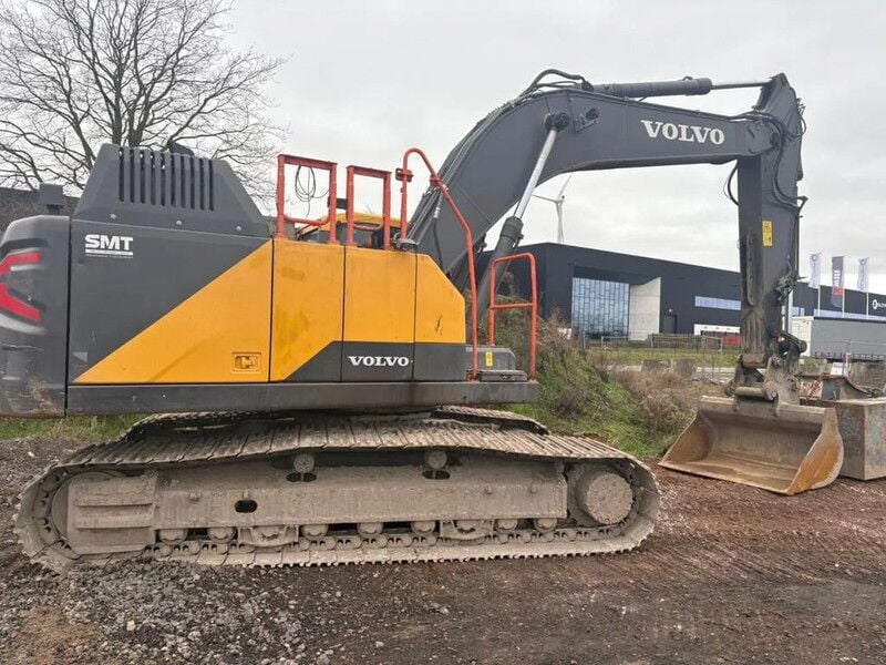 2021 Volvo EC300E Crawler Excavator