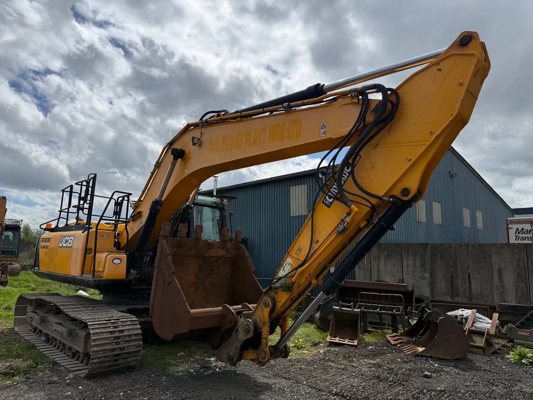 2016 JCB JS220LC Crawler Excavator