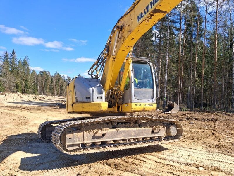 2009 New Holland E235BSR-2 Crawler Excavator