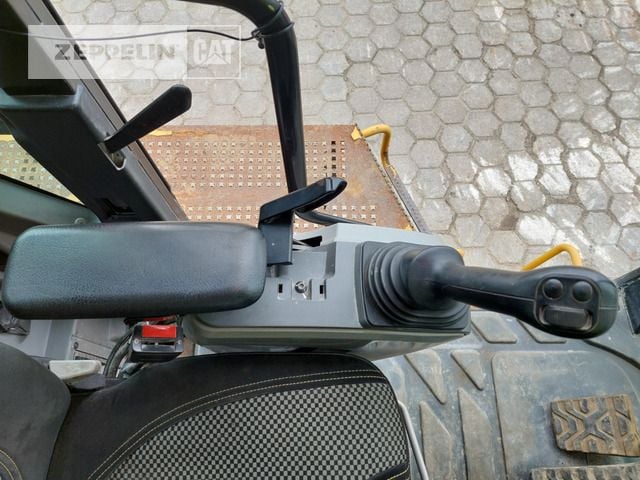 2019 Caterpillar 390FL Crawler Excavator