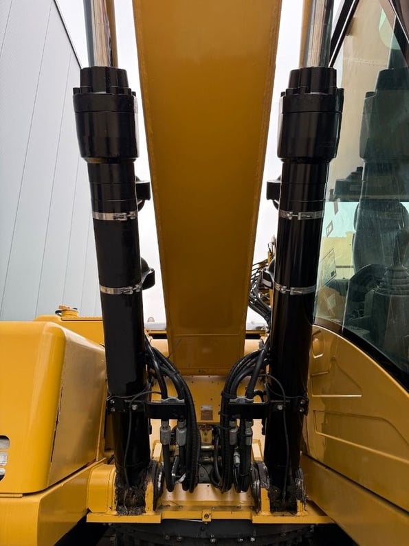 2008 Caterpillar 325D Material Handler