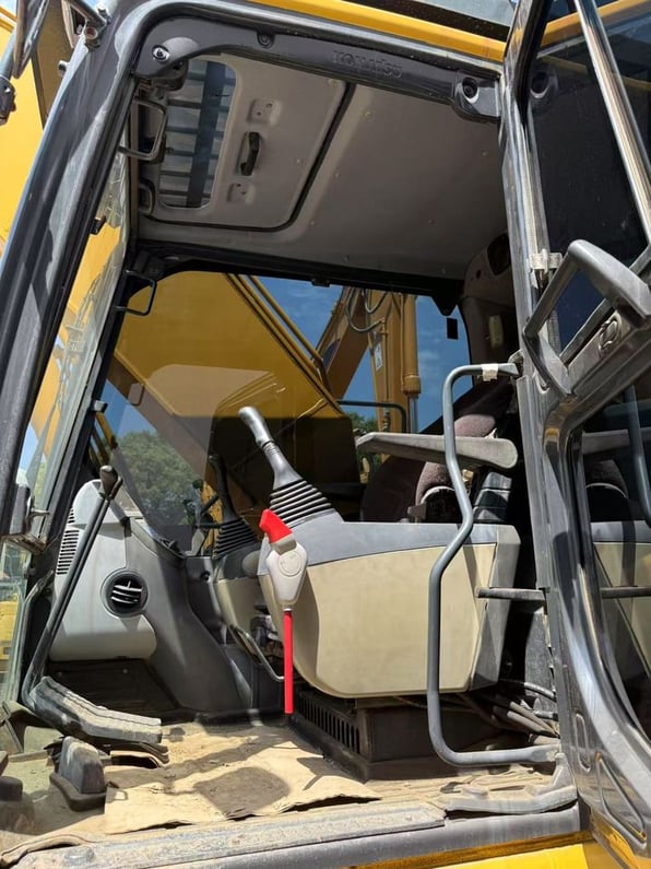 2020 Komatsu PC220-8 Crawler Excavator
