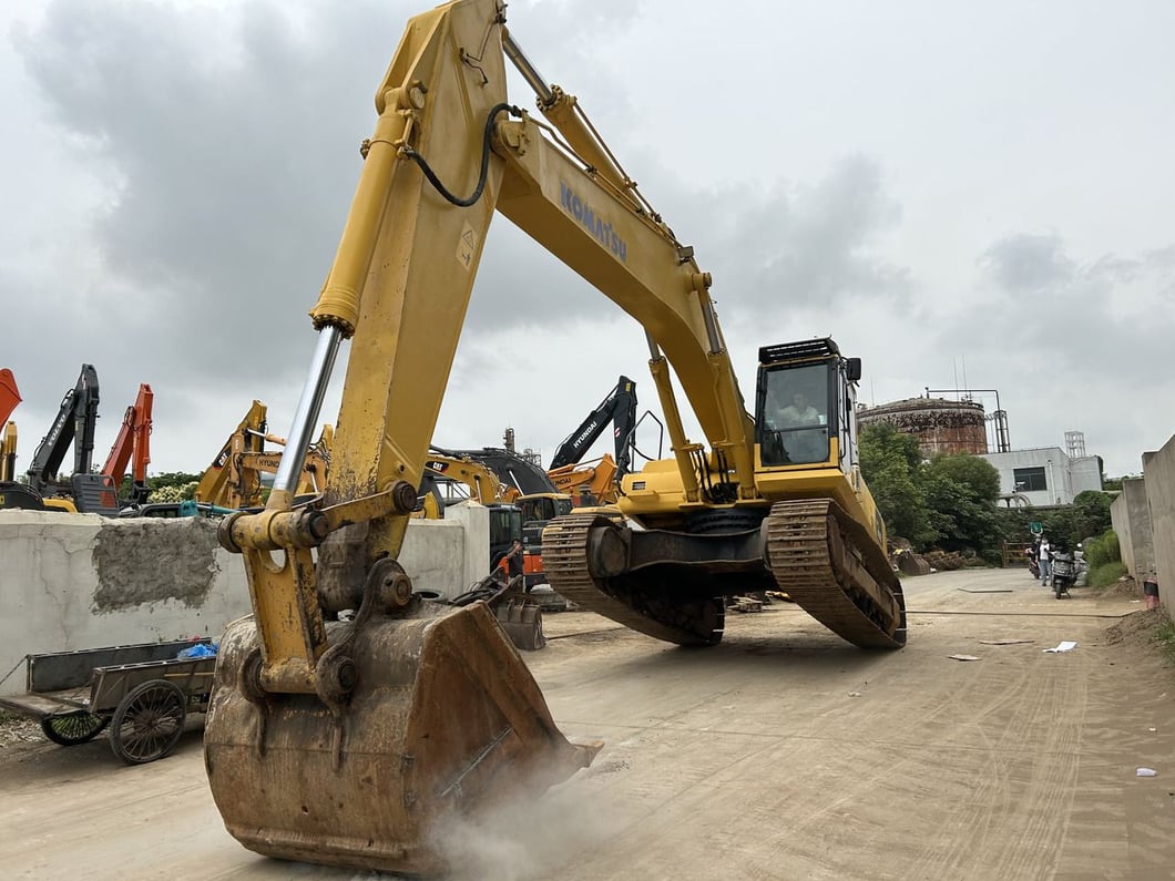 2016 Komatsu PC400-8 Crawler Excavator