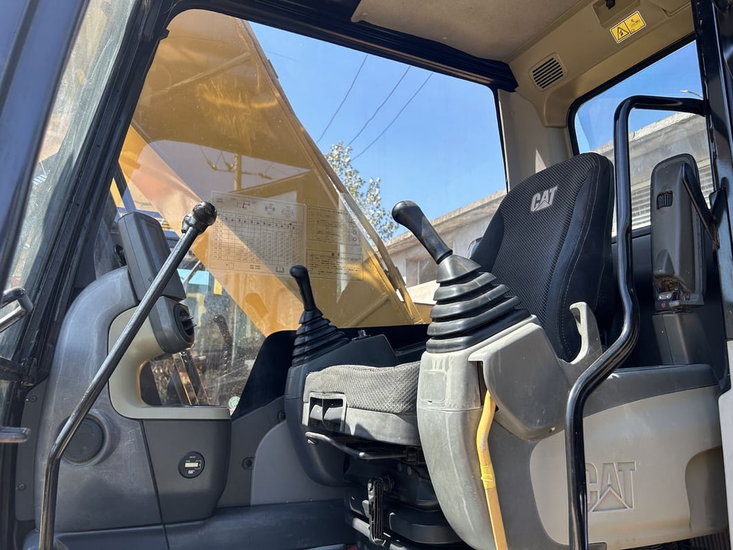 2025 Caterpillar 320D2 Crawler Excavator