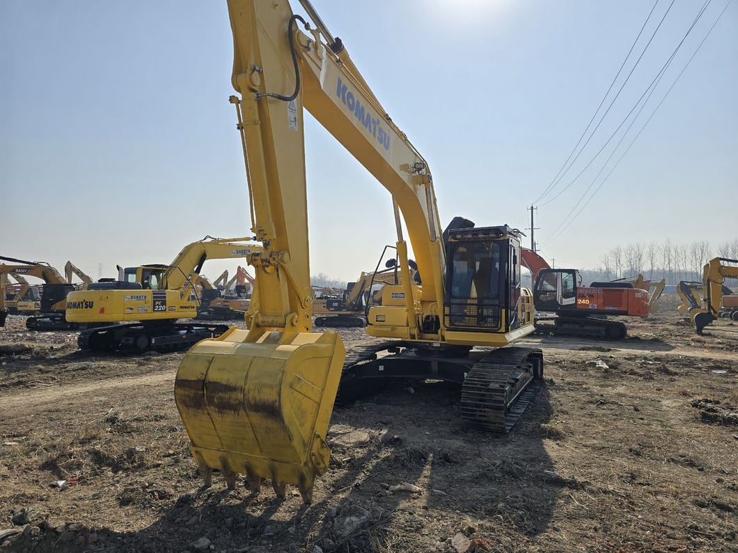 2025 Komatsu PC240-8 Crawler Excavator