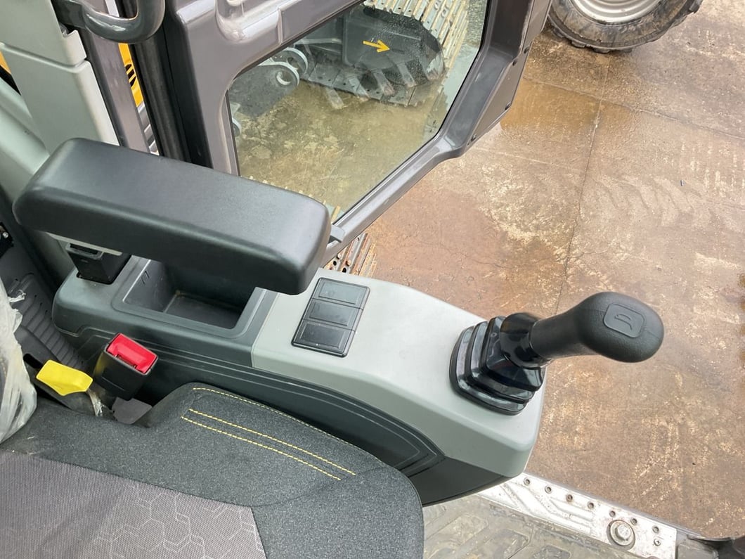 2025 XCMG XE245DK Crawler Excavator