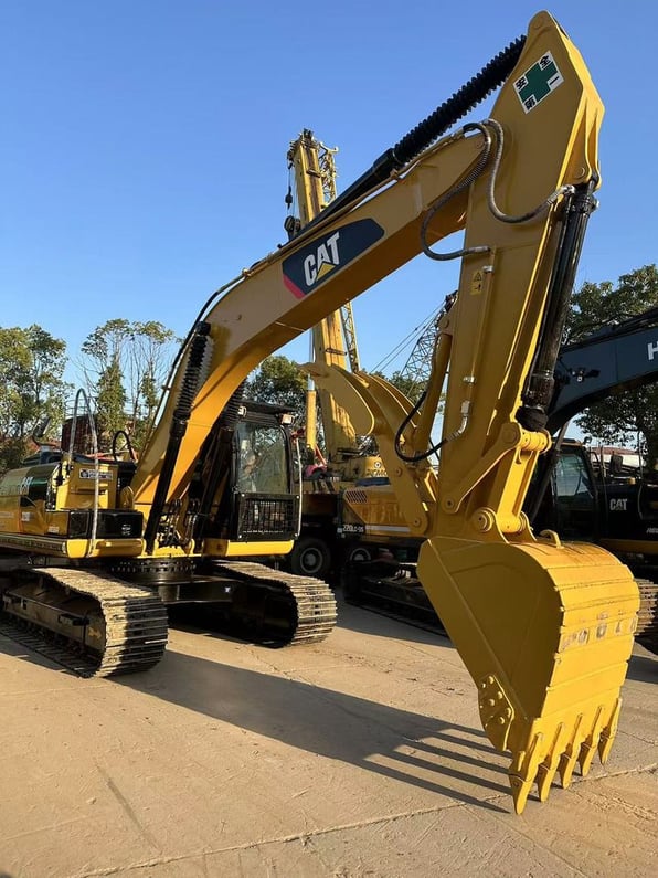 2015 Caterpillar 320D2 Crawler Excavator