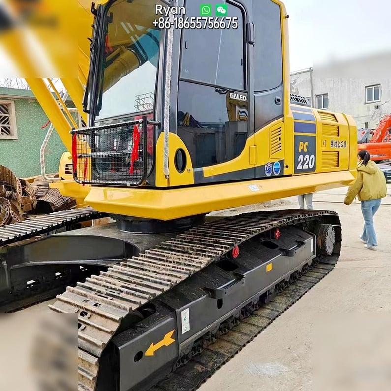 2022 Komatsu PC220-8 Crawler Excavator
