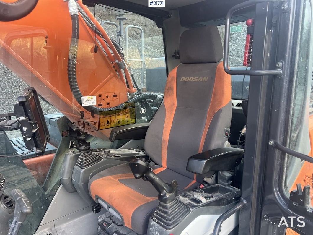 2017 Doosan DX300LC-5 Crawler Excavator